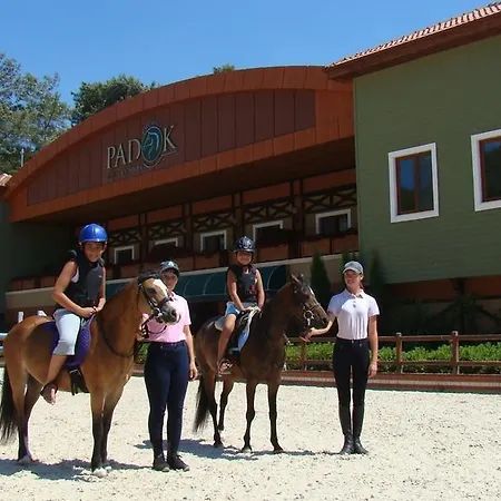 فندق Padok Premium & Stables