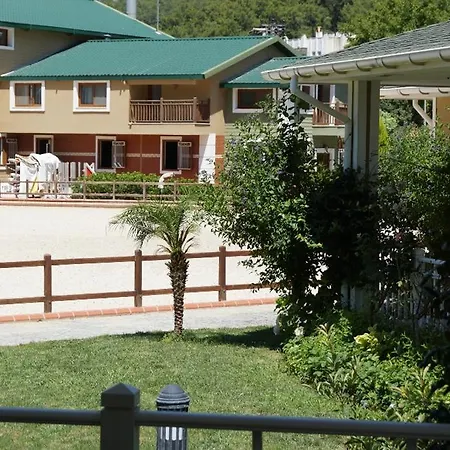 Hotel Padok Premium & Stables 4*